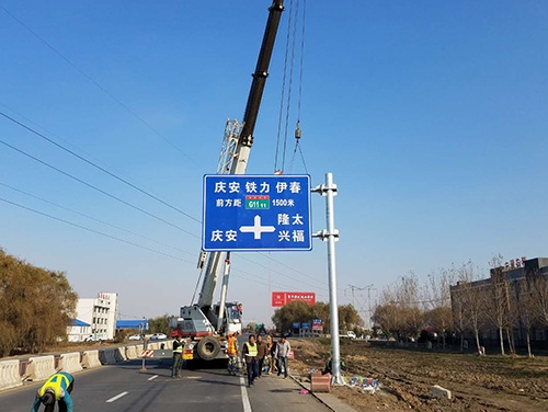 塘沽塘沽道路护栏网网片该如何进行正确的选购呢？